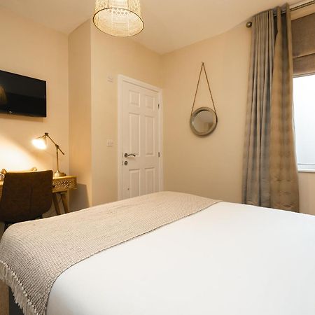 Rooms At The Dressers Arms チョーリー エクステリア 写真