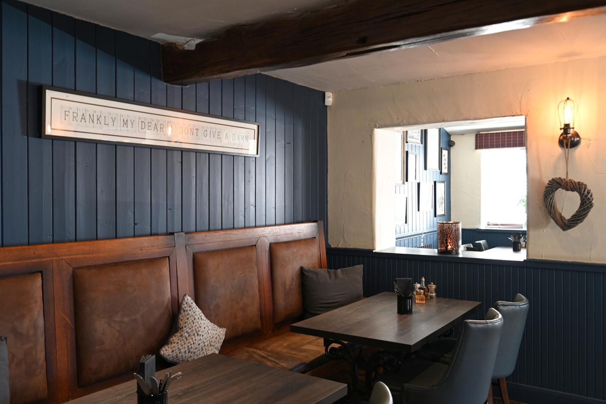Rooms At The Dressers Arms チョーリー エクステリア 写真