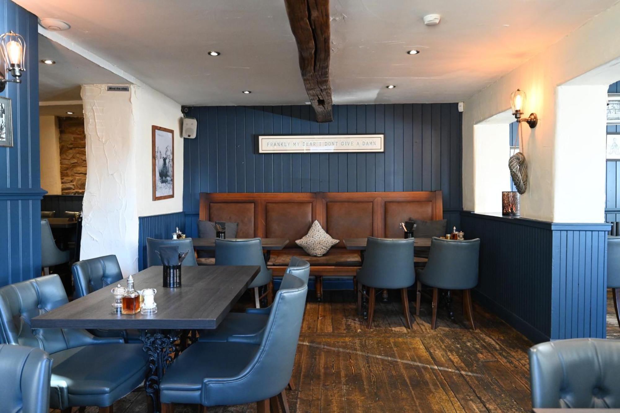 Rooms At The Dressers Arms チョーリー エクステリア 写真