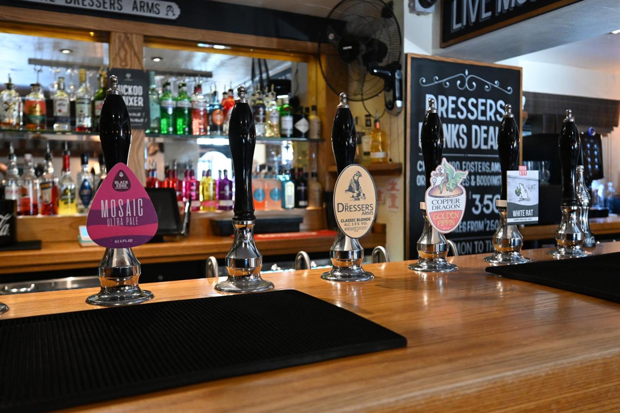 Rooms At The Dressers Arms チョーリー エクステリア 写真
